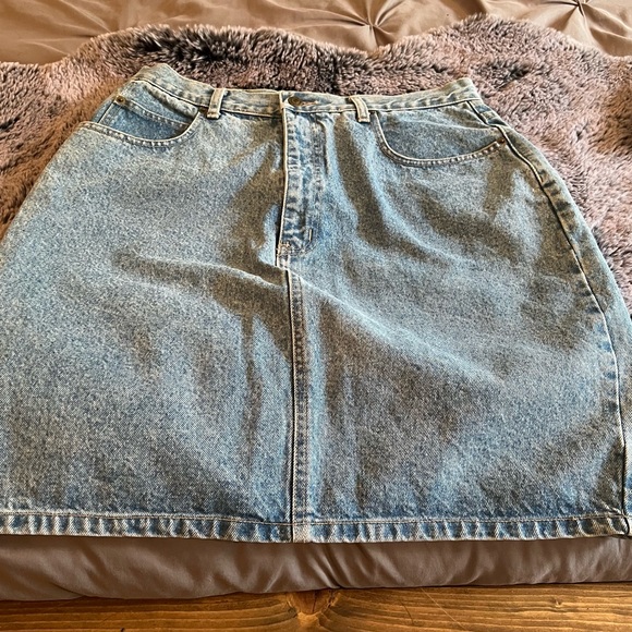 ALFRED SUNG Dresses & Skirts - Alfred Sung Denim Skirt, Like New